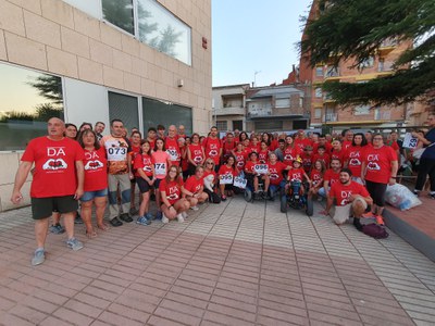 L’AV de La Bordeta ha organitzat una caminada solidària nocturna a favor dels nens i nenes amb distròfia muscular de Duchenne.