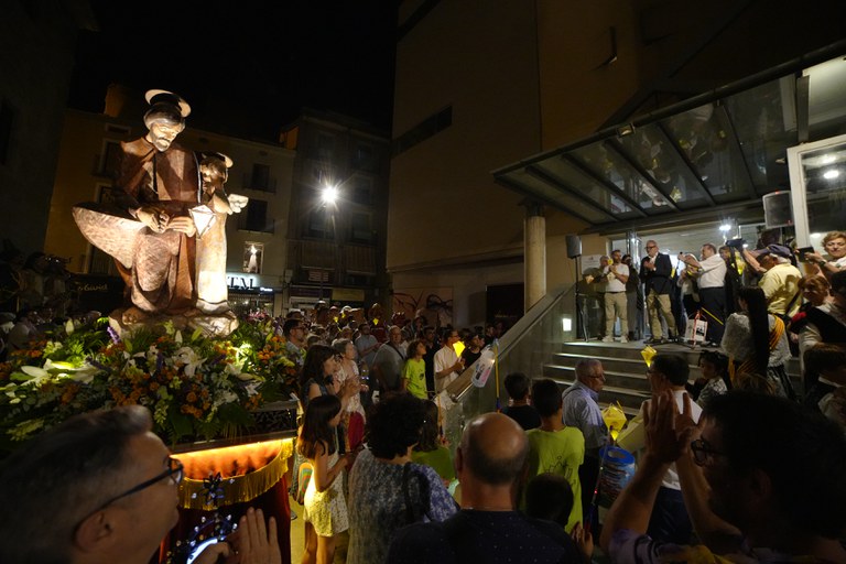 Aquesta festa, que recorda la llegenda del pas de Sant Jaume per Lleida, ha comptat amb la participació del paer en cap, Fèlix Larrosa, acompanyat de diferents regidors i regidores de la corporació municipal
