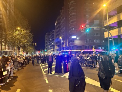 L’alcalde de Lleida, Miquel Pueyo, i el bisbe Salvador Giménez han copresidit la processó i han acompanyat la comitiva religiosa, que organitza la Co….