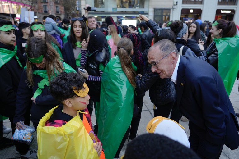 L'alcalde Miquel Pueyo ha assistit a l'inici de la Rua de Carnaval del Centre Històric.