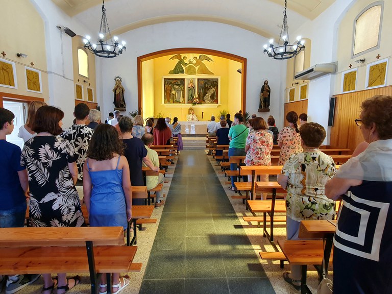 La Missa ha aglutinat una cinquantena de veïns i veïnes de Sucs