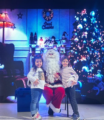 A la fi de la celebració, el Pare Noel ha repartit regals als infants.