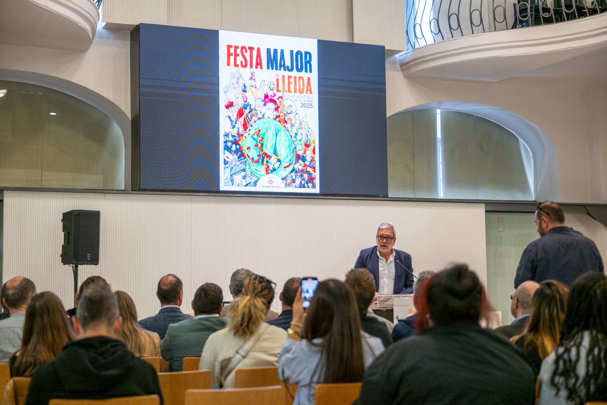Entre les novetats de la Festa Major de Lleida 2025, hi ha un ombreig de la plaça de Sant Joan i la recuperació del repic de Campanes de la Seu en el Pregó de Sant Anastasi, així com les actuacions de Lluís Sánchez i Figa Flawas a la revetlla de diumenge.