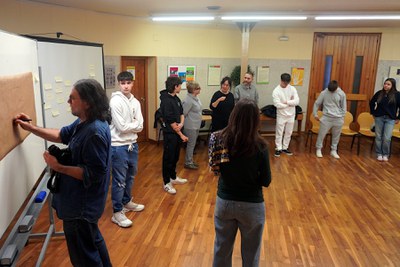 Es tracta d'una sessió de preparació del treball de retorn de l'experiència viscuda.