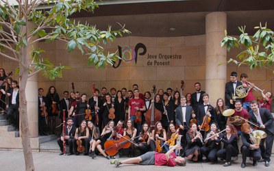 La Jove Orquestra de Ponent, formació resident a l’Auditori municipal, actua aquest dissabte (20 h) amb el concert “A banda i banda dels Pirineus”..