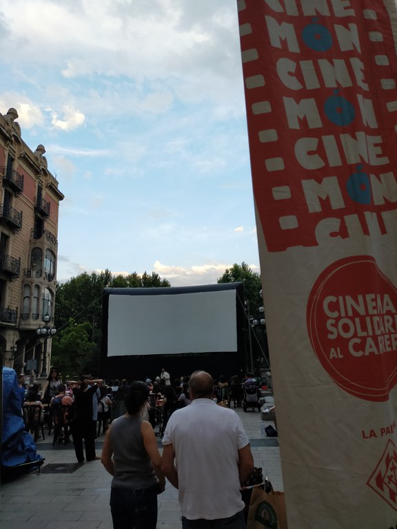 El programa d’activitats s’ha ampliat a quatre dies i els espais on s’han concentrat han estat la plaça de Sant Francesc i el Cafè del Teatre. Valls ha agraït l’esforç de les entitats implicades i de les àrees municipals, ja que les accions d’aquesta tarda s’han preparat transversalment entre les àrees de Cooperació, Feminismes i Educació