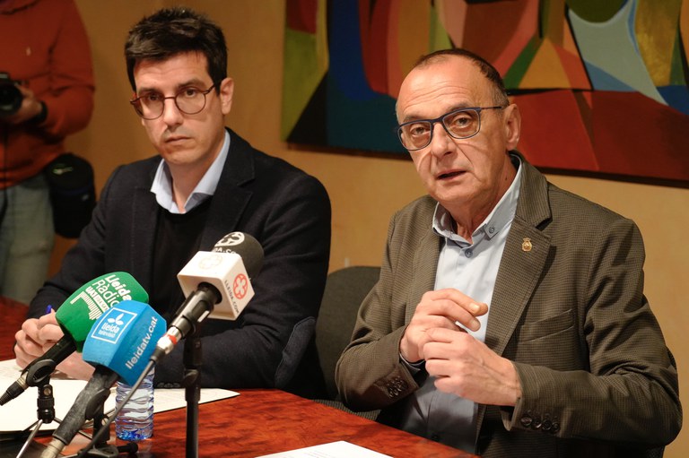 L'alcalde, Miquel Pueyo, i el tinent d'alcalde, Antoni Postius, han detallat el projecte de remodelació del Mercat de Fleming als mitjans de comunicació