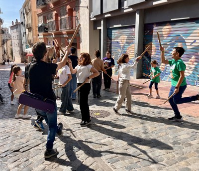 Taller de ball de bastons al carrer Cavallers.