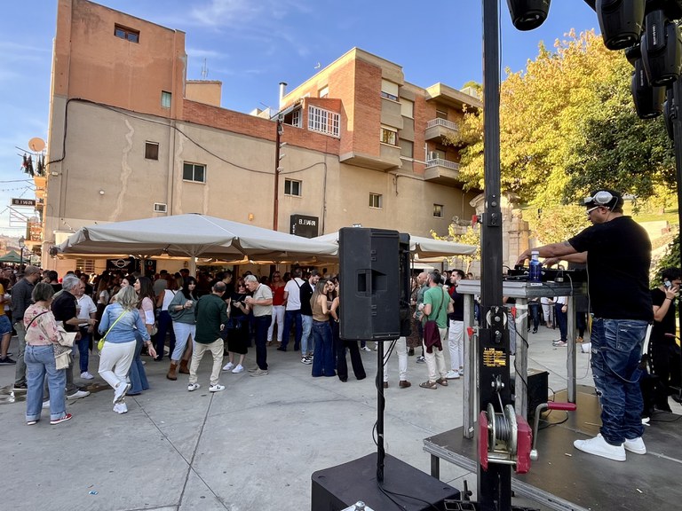 Vespreig a la plaça Font dels Tritons