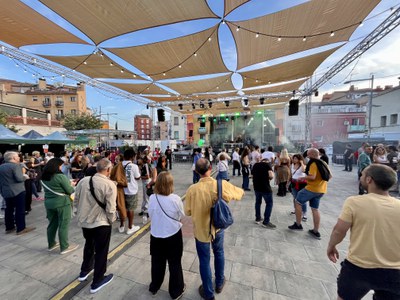 DJ Santi Roig a la plaça del Dipòsit.