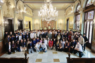 (Imatge d'arxiu) Acte d’entrega d’acreditacions als ambaixadors júniors dels dos instituts lleidatans que participaven aquest curs en el programa de ….