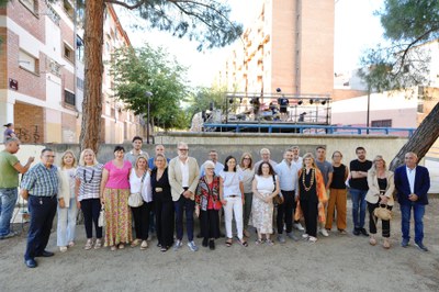 A l'acte hi han assistit l'alcalde, Félix Larrosa, el regidor del barri, Xavier Blanco, i els regidors i regidores: Violant Cervera, David Melé, Laur….