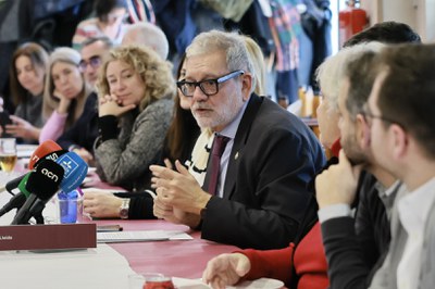 L'alcalde Fèlix Larrosa, acompanyat del seu equip de govern, s'ha trobat avui amb els mitjans de comunicació i ha fet balanç..