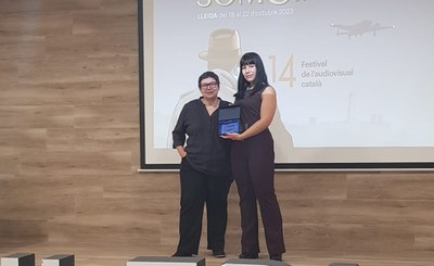 El lliurament del premi al curt guanyador del Som Secundària..