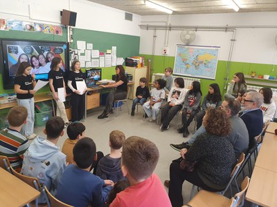 El projecte pretén despertar vocacions científiques i atansar el món tecnològic a les noies.