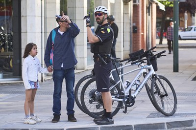 Jaume Canela, de 40 anys i que pertany a la Unitat Ciclista de la Guàrdia Urbana de Lleida, fa anys que és voluntari dels Bombers de la Generalitat.