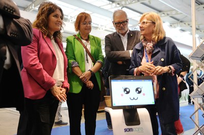 Recorregut pel recinte de Municipàlia per saludar i conèixer els serveis i productes que ofereixen els expositors..