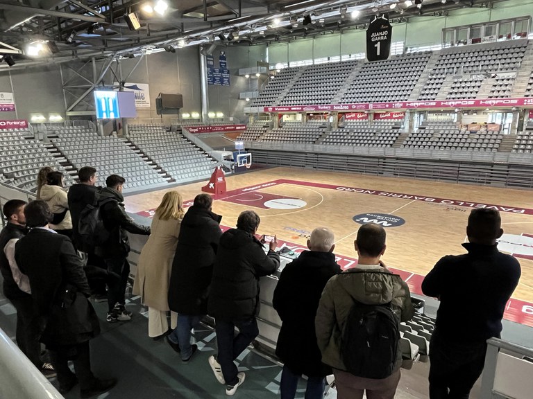 Durant la visita han pogut veure una demostració del funcionament del sistema d'enllumenat