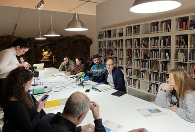 El regidor de Cultura, Ciutat i Transició Ecològica, Jaume Rutllant, acompanyat del director del Centre d’Art la Panera, ha presentat aquest divendres la nova programació de l’equipament cultural.