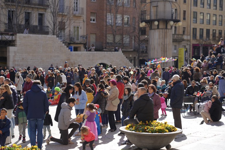 Centenars de persones han seguit la cursa que ha acabat a la plaça de Sant Joan