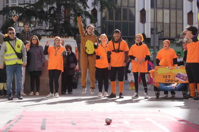 La cursa esdevé un exemple de participació, civisme i diversió.