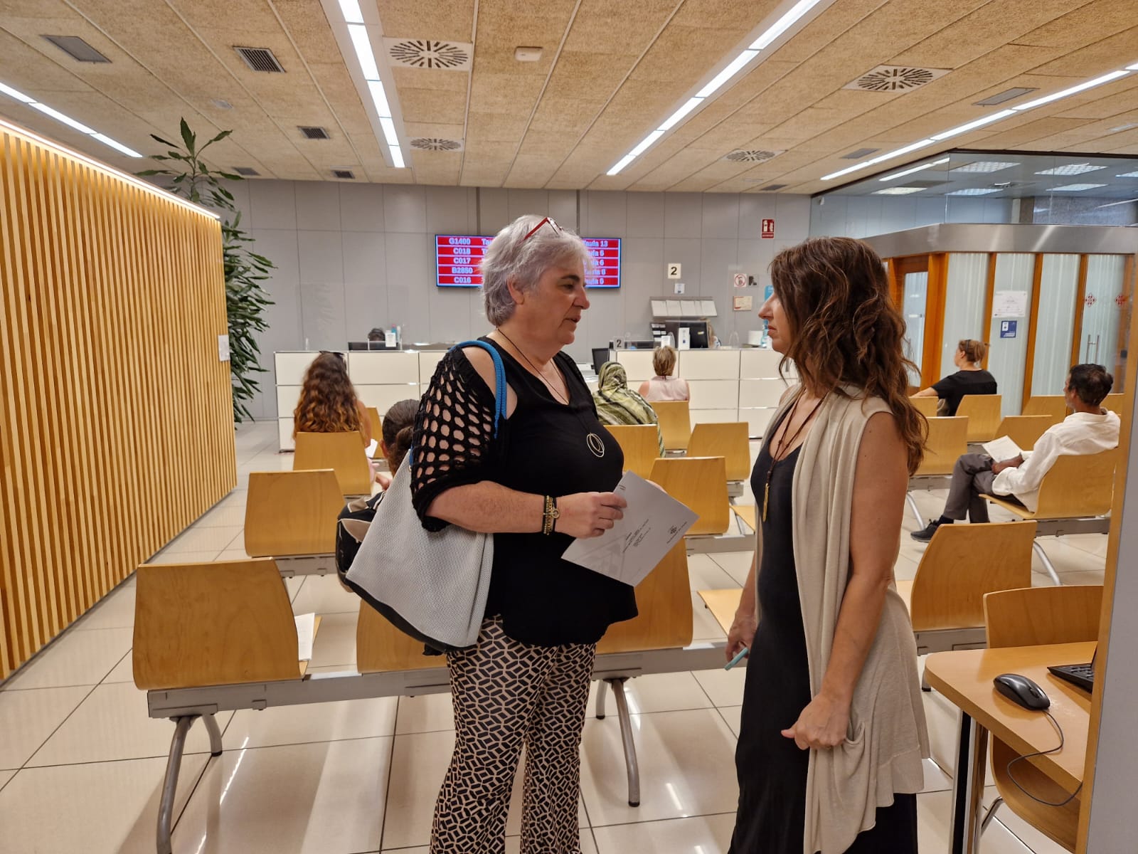 Un altre moment de la visita a les dependències de l'OMAC.