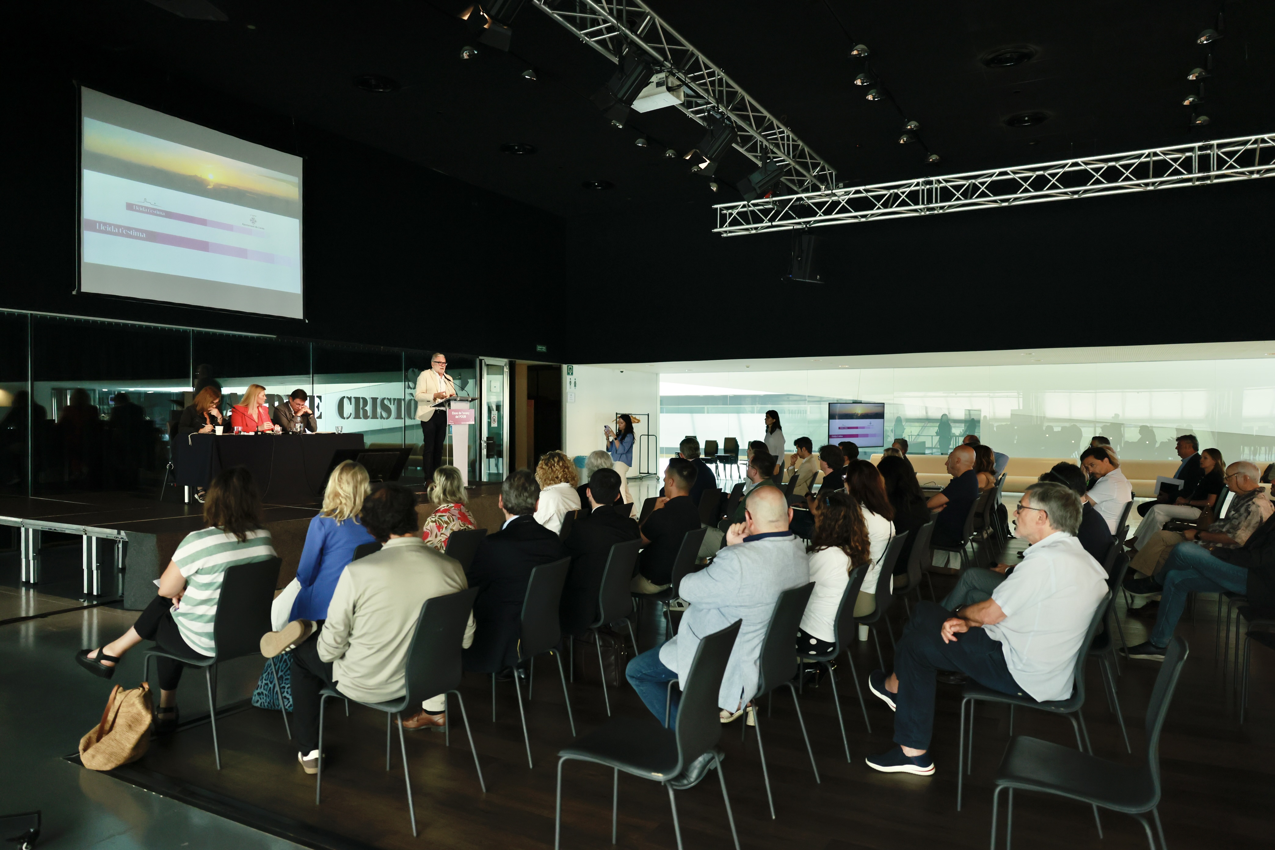 (imatge d'arxiu) Presentació al juny dels eixos de l’avanç del nou Pla d’Ordenació Urbanística Municipal, a la Llotja.