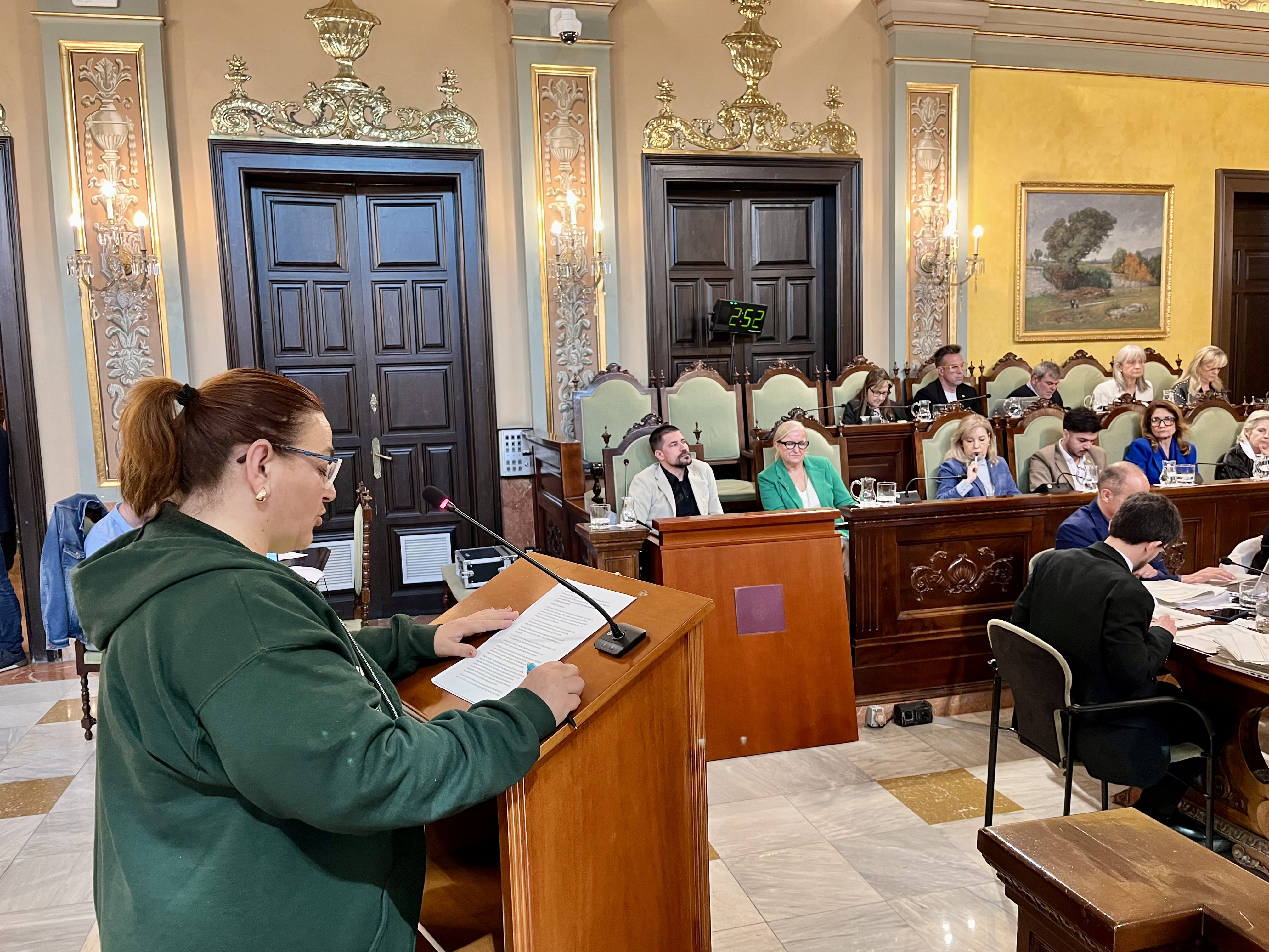 Una de les representants del Col·lectiu Cultural Cappont, Clara González, durant la seva intervenció
