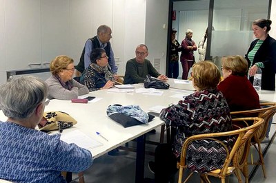 ©Ajuntament de Lleida - L'alcalde Pueyo s'ha reunit amb la junta de l'Associació de Jubliats de la Bordeta en la visita que ha fet al Centre Sènior del barri