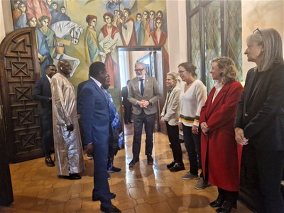 La delegació de l'ambaixada de Gàmbia ha estat rebuda pel Paer en Cap i membres de la Corporació.