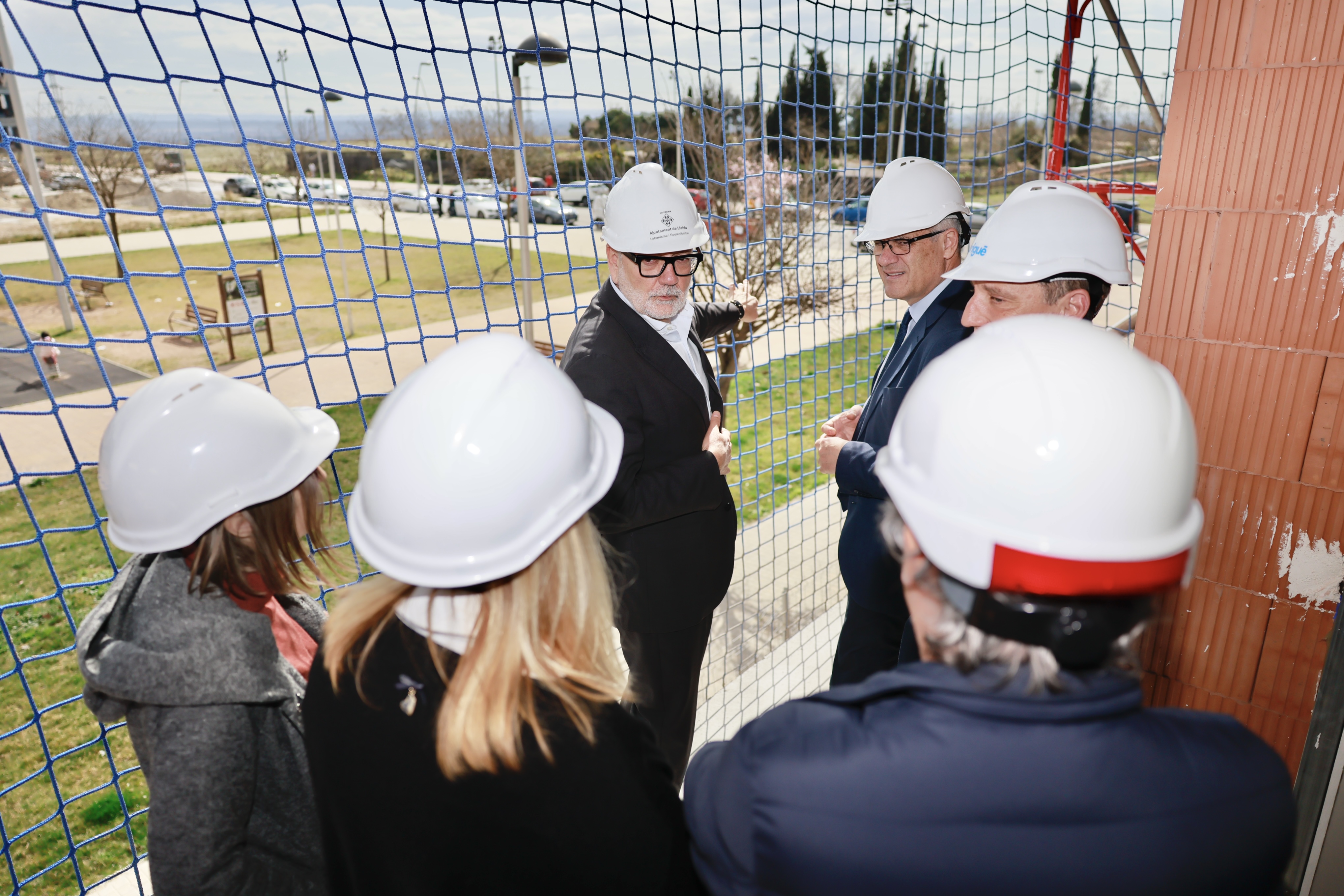 En el marc de la visita a Lleida del secretari d’Estat d’Habitatge i Agenda Urbana, David Lucas, s'ha comprovat l'evolució de les obres de la nova promoció pública d'habitatges que s'estrena als Mangraners.