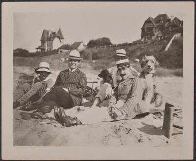 Viñes a la platja amb León-Paul Fargue i el príncep de Bassiano.