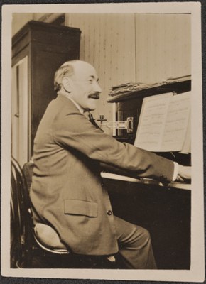 Viñes gran al piano. UdL..