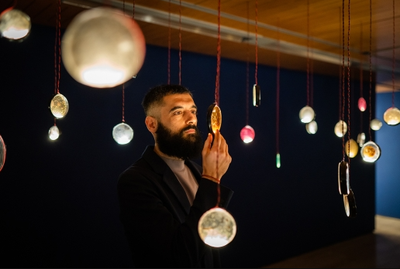 Visitas guiadas a la exposición - La vida en emergencia. Juan Zamora.