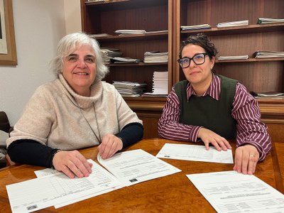 Carme Valls y Laura Alcalde se han reunido este martes para el acto de apertura de los trabajos presentados en el Premio Mila de Periodismo para la Igualdad de Género en Lleida.