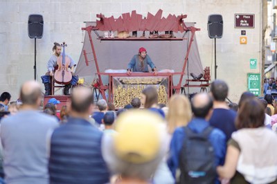 "La isla del tesoro", de la Compagnie 9Thermidor, pudo verse ayer y también hoy domingo, en la plaza de la Paeria..