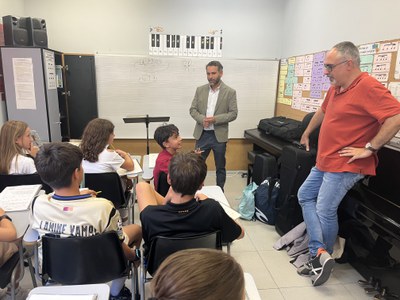 <bound method DexterityContent.Title of <NewsItem at /fs-paeria/paeria/es/actualidad/noticias/cerca-de-700-personas-inician-el-curso-escolar-en-la-escuela-y-el-conservatorio-municipal-de-musica-de-lleida>>.