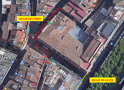 Corte de paso a los peatones en la calle de la bajada de la Audiencia por las obras a la acometida de la conexión eléctrica del nuevo Morera.
