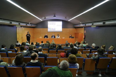 El alcalde de Lleida, Fèlix Larrosa, acompañado de la teniente de alcalde de Seguridad, Movilidad y Civismo, Cristina Morón, ha presidido la presentación del Plan de Movilidad Urbana Sostenible de Lleida 2023-2028 que se ha celebrado en la sala Jaume Magro.