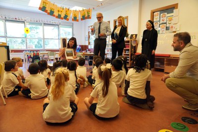 El alcalde Larrosa ha visitado este martes el Mater Salvatoris para conocer su proyecto educativo..