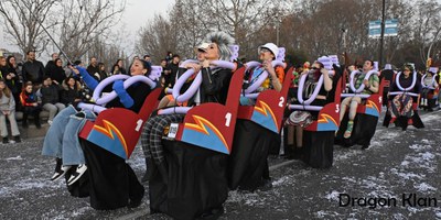 El colectivo “El grupo” con la comparsa “Dragon Klan” y su peculiar montaña rusa ha sido ganadora del 10º concurso de Carrozas y Comparsas del Carnaval 2023.