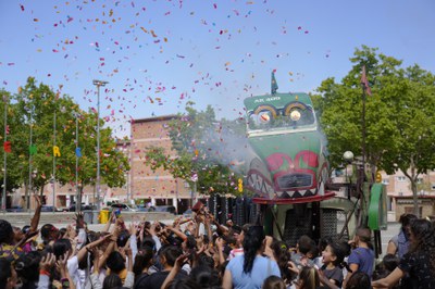 <bound method DexterityContent.Title of <NewsItem at /fs-paeria/paeria/es/actualidad/noticias/el-enre9-levanta-el-telon-con-un-pasacalle-multitudinario-y-varios-espectaculos-en-las-escuelas-de-la-zona-09>>.