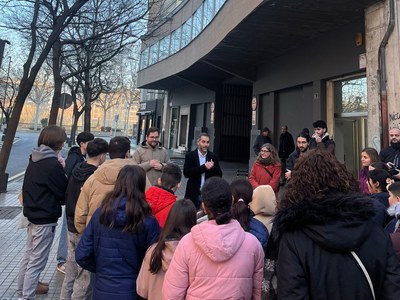 Representantes del Plenario de los Niños y de los Adolescentes ha visitado la estación de autobuses.