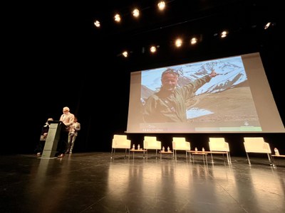 El alcalde, Fèlix Larrosa, en el acto de homenaje a Juanjo Garra.