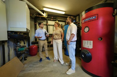 La Escola Bressol Municipal La Mitjana dispondrá de refrigeración el próximo curso. El sistema de aerotermia instalado permitirá también mejorar la eficiencia energética..