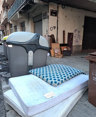 <bound method DexterityContent.Title of <NewsItem at /fs-paeria/paeria/es/actualidad/noticias/la-guardia-urbana-pilla-al-presunto-autor-del-abandono-de-voluminosos-en-la-calle-ager-de-la-bordeta>>.