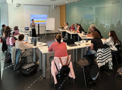 El Teatro de la Llotja acoge un taller sobre la distribución y comercialización de los espectáculos, organizado por el proyecto MARBI Singulars con la Asociación profesional de Teatro para Todos los Públicos de Cataluña..