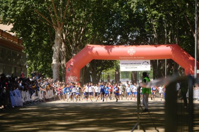 La 23ª edición de la Milla Urbana Escolar XXI Memorial Jeroni Saura celebrada en los Camps Elisis.