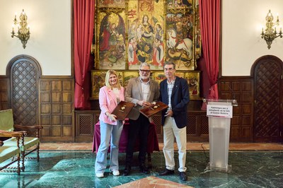 La presidenta del EMAU, el alcalde y el rector de la UdL, hoy después del acto de firma del convenio.