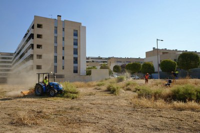 <bound method DexterityContent.Title of <NewsItem at /fs-paeria/paeria/es/actualidad/noticias/la-paeria-desbroza-271-km-de-caminos-y-140-000-m2-de-solares-municipales>>.